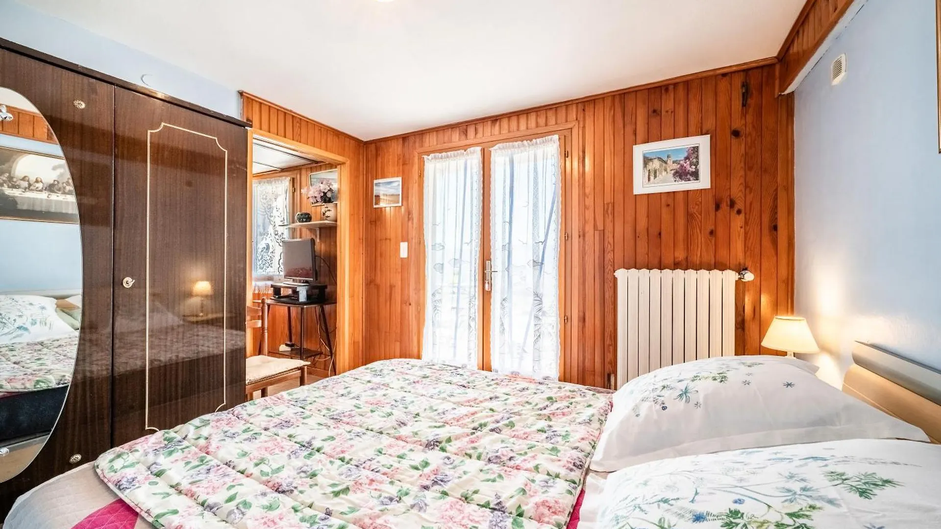 Les Hortensias Reignier-Esery Apartment