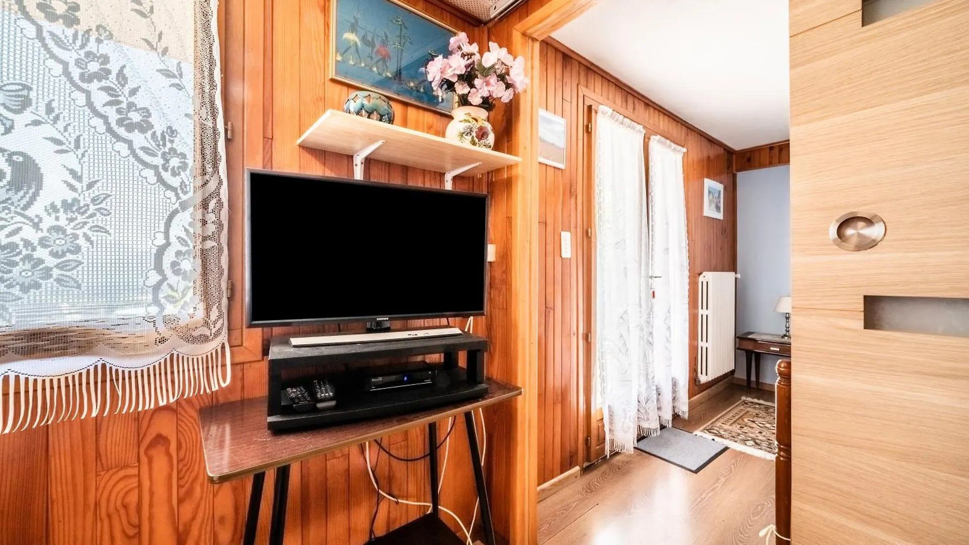 Les Hortensias Reignier-Esery Apartment